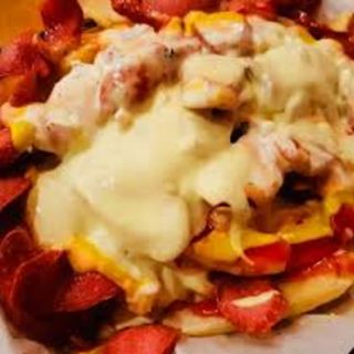 Salchipapa Gratinada con Queso