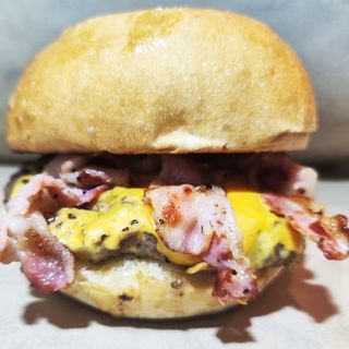 HAMBURGER SCOTTONA CHEDDAR BACON E SALSA A SCELTA