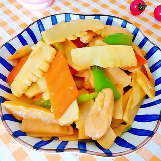 C2. Pui cu bambus și ciuperci 双冬鸡肉