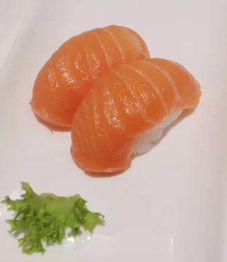 300.Uramaki nighiri salmone 2 pezzi