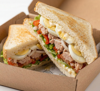 Sándwich Vegetal Con Atún