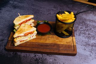 Klub sendvič i pomfrit