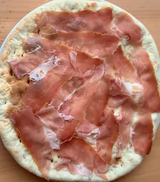 FOCACCIA CON CRUDO