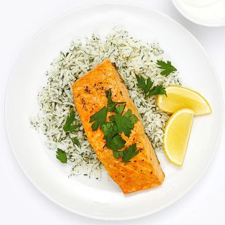 Medalion de somon cu sos butter lemon si orez basmati