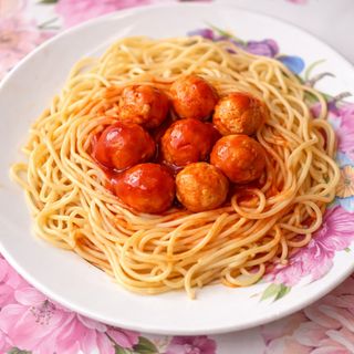 Спагетти с куриными фрикадельками 