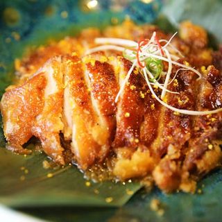 Magret de pato laqueado con salsa de naranja