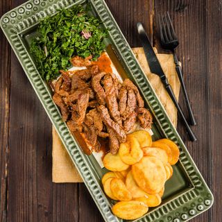 shawarma vita pe plansa