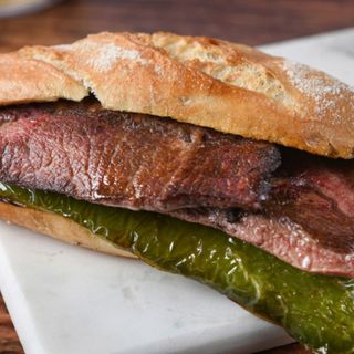 Baguette De Ternera Con Pimientos