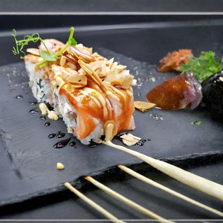 97. Uramaki grilled salmon