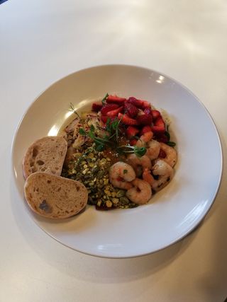 Sałatka z krewetkami black tiger