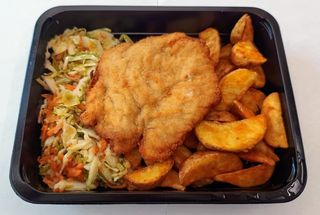 Filet z kurczaka z pieczonymi ziemniaczkami i surówką