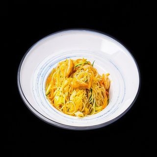 129.  SPAGHETTI DI RISO AL CURRY CON GAMBERI