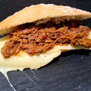 Bocadillo De Carne Mechada