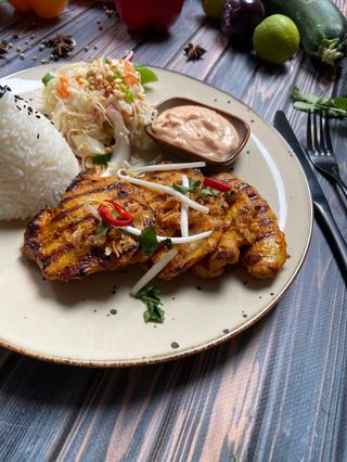 Grillowany kurczak sa-te cała porcja