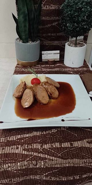 Ароматни свински медальони от бонфиле