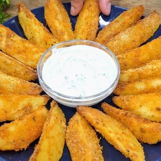 Картофи Уеджис с чеснов сос (200г)