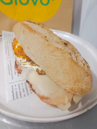 Bocadillo De Lomo Con Ovo