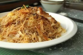 51.Fideo de arroz frito tres delicias