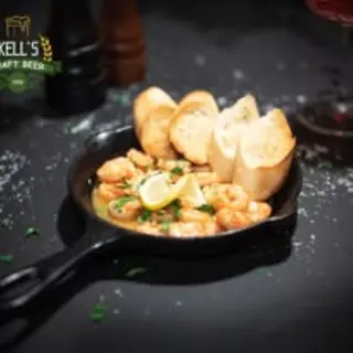 Creveti la tigaie in sos de vin