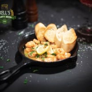 Creveti la tigaie in sos de vin