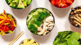 Warzywa z woka - Brokuł, pieczarki