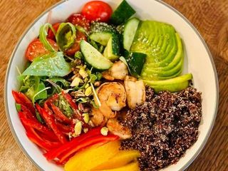 Боул з креветками та кіноа