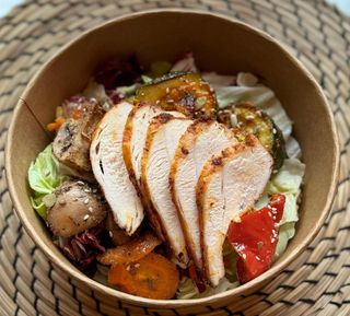 Piept de pui cu legume la cuptor