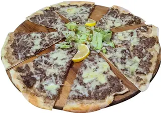 Lahm B'ajin Kashkaval pizza