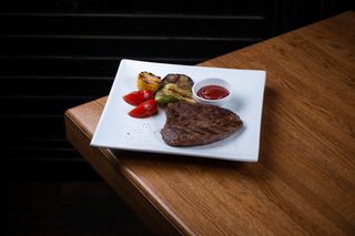 Стейк з філе яловичини (180/80/30г)