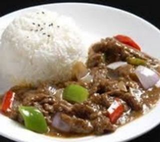 Arroz blanco con ternera en salsa