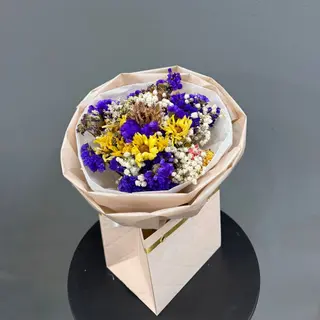 Ramo de flores secas con caja 