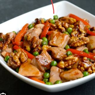 Pollo Con Nueces Dulces