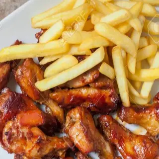 Alitas de Pollo (10u) + Patatas Fritas