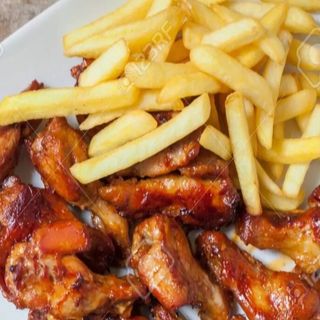 Alitas de Pollo (10u) + Patatas Fritas