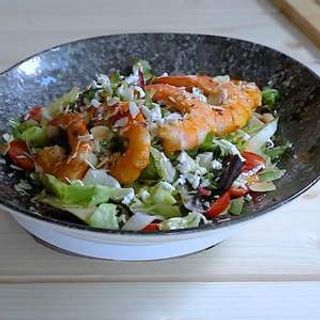 Salata cu creveti si brânza de capra 350 g