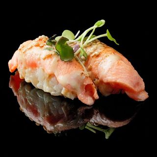 070-NIGIRI SALMON FLAMEADO 3U