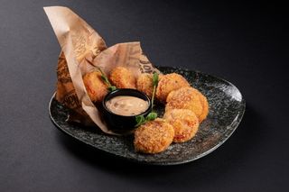 Хрупкаво Пепероне с моцарела и скаморца