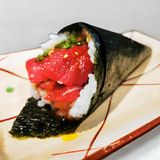 Temaki Atún Rojo Macerado (1 Pza.)
