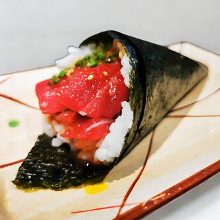 Temaki Atún Rojo Macerado (1 Pza.)