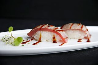 43 Nigiri Atún Flameado Con Salsa Teriyaki (2 Uds.)