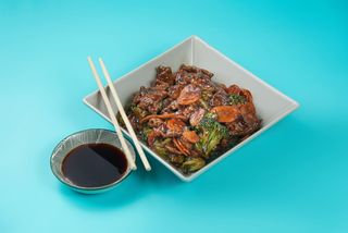 Teletina sa povrćem i pečurkama