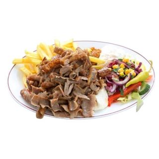 Plato kebab ternera con patatas y ensalada