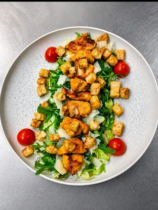 Cezar salata sa piletinom