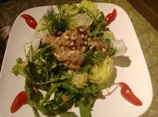 Теплый салат из куриной печени