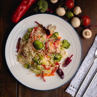 ბრინჯი ბოსტნეულით