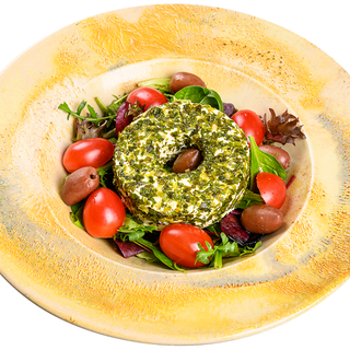 САЛАТА С БИЛКОВО СИРЕНЕ  (350г)