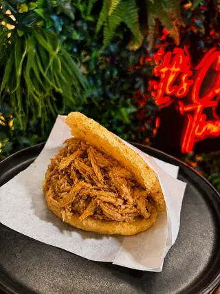 Arepa de Pollo desmenuzado
