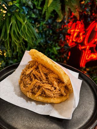 Arepa de Pollo desmenuzado