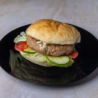 AKCIJA - Punjena pljeskavica + Palačinka sa eurokremom