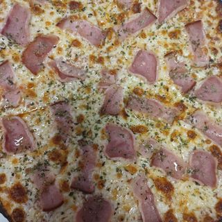 Pizza jamón York y beicon 